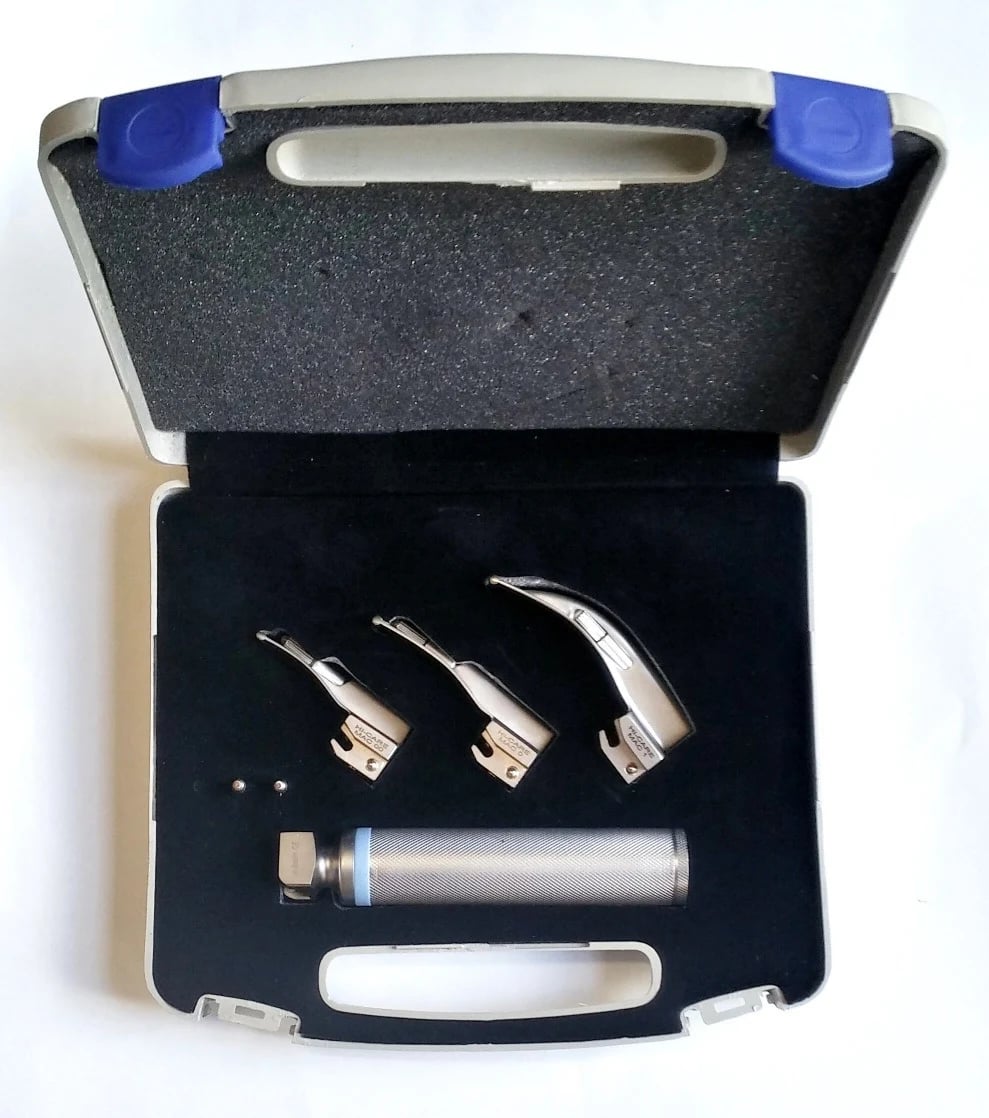 Paediatric Conventional Laryngoscope Set, 3 Blades (00, 0, 1) - Laryngoscopes available at WiZmed for R999 Paediatric Conventional Laryngoscope Set, 3 Blades (00, 0, 1) - Laryngoscopes available at WiZmed for R999